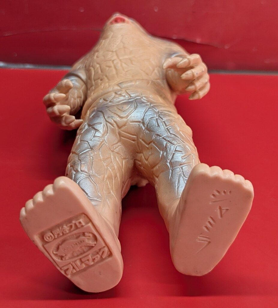 B-CLUB 復刻版怪獣シリーズ ブルマァク ジャミラ 肌色成型 1812 - メルカリ