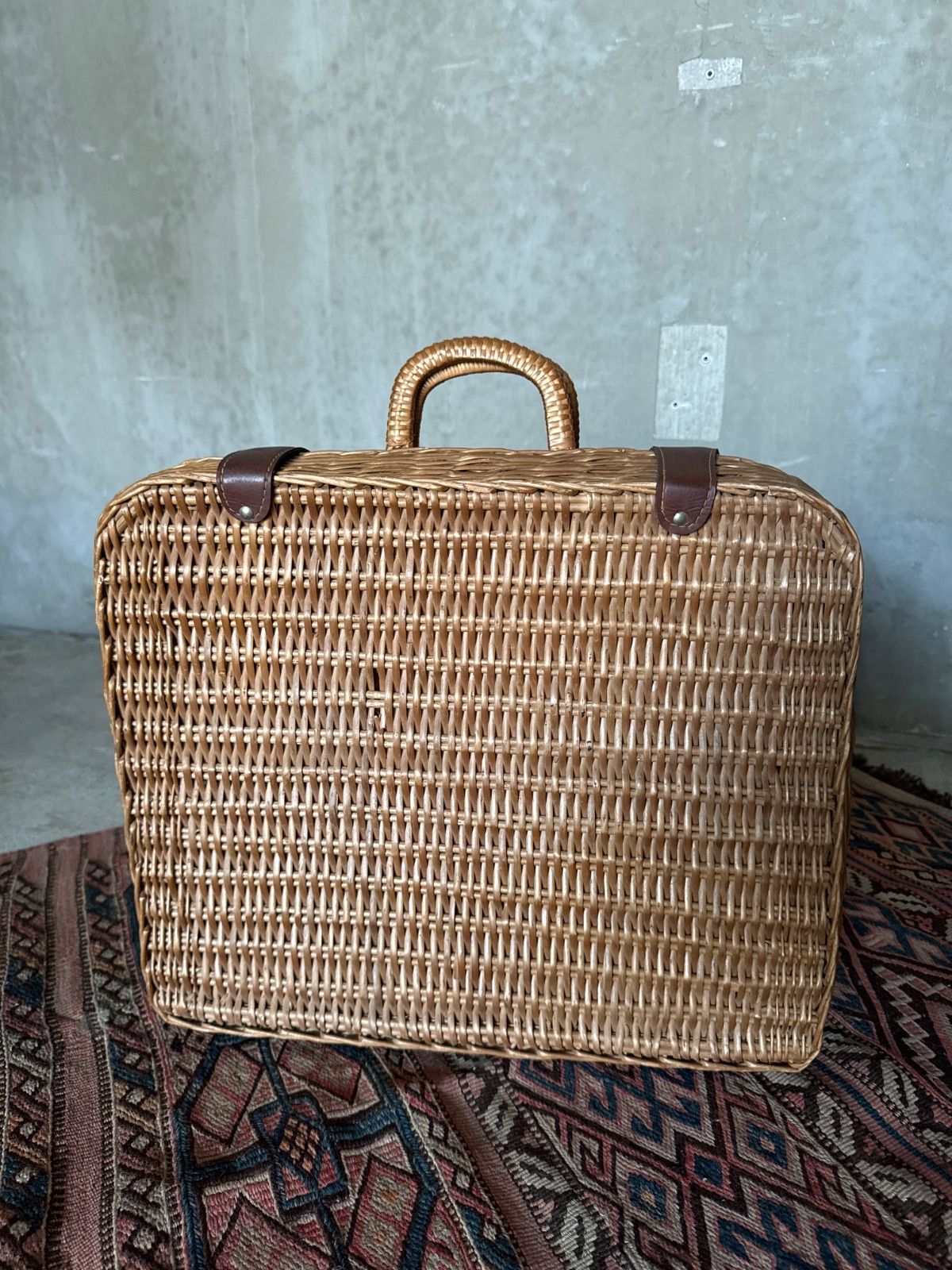 お買い得品 ヴィンテージ ラタン藤ピクニックバスケット トランク型