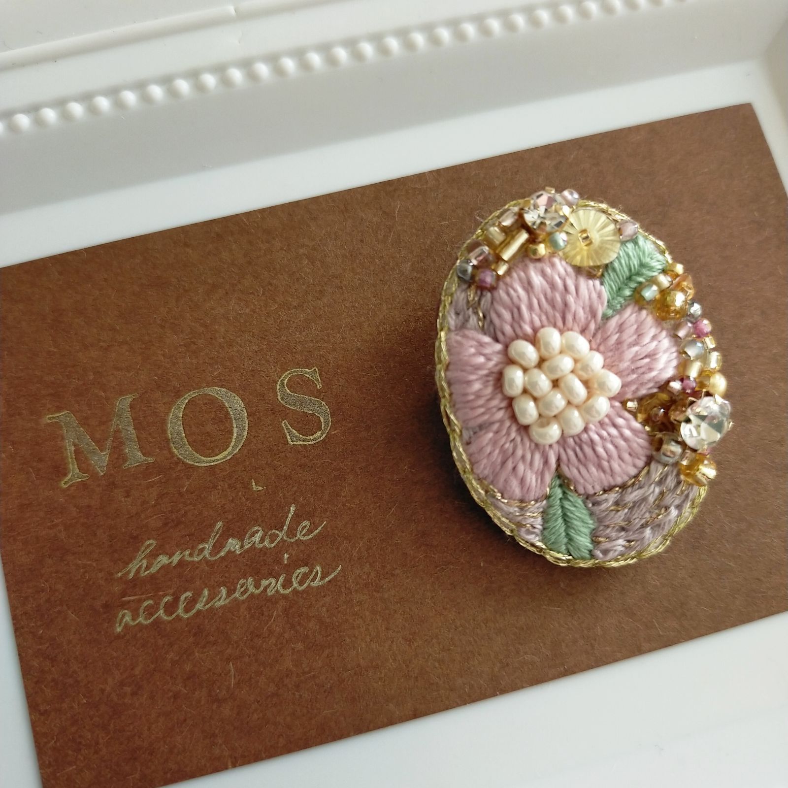 手刺繍ブローチ ビジュー ビーズ スパンコール フラワーデザイン 着物  