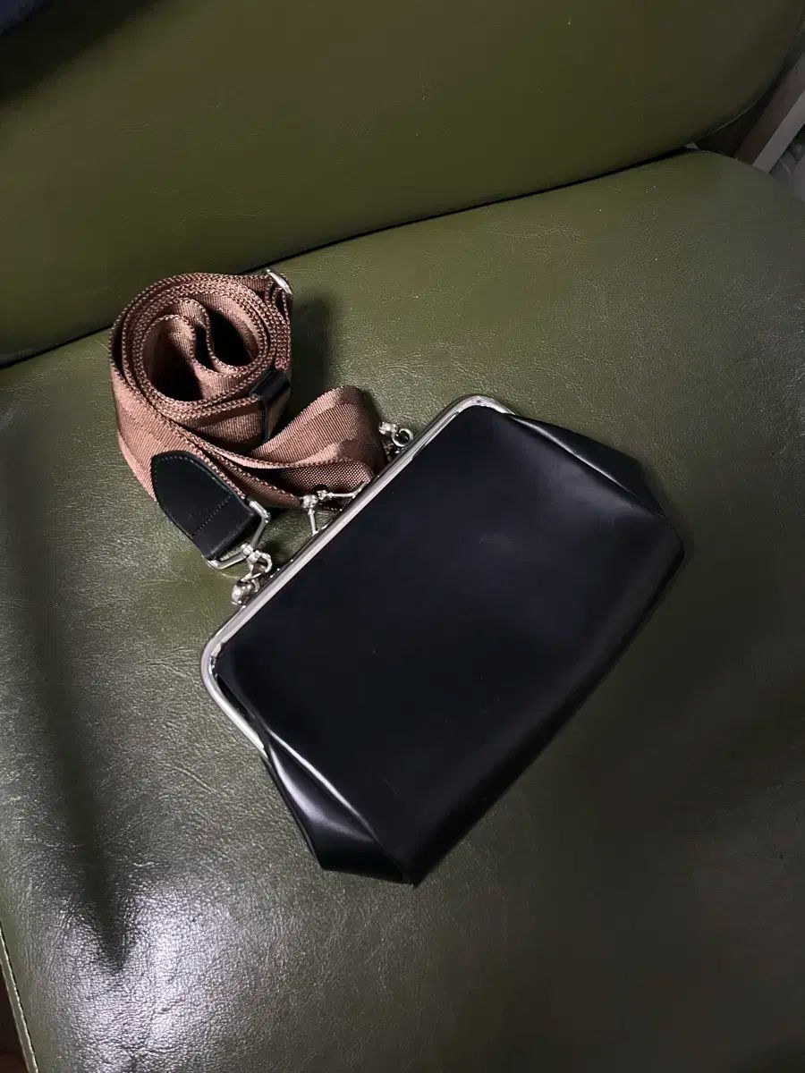 美品　LOEWE　ロエベ　160周年　総柄　メッセンジャーバック　レッド 美品 LOEWE ロエベ 160周年 総柄 メッセンジャーバック レッド