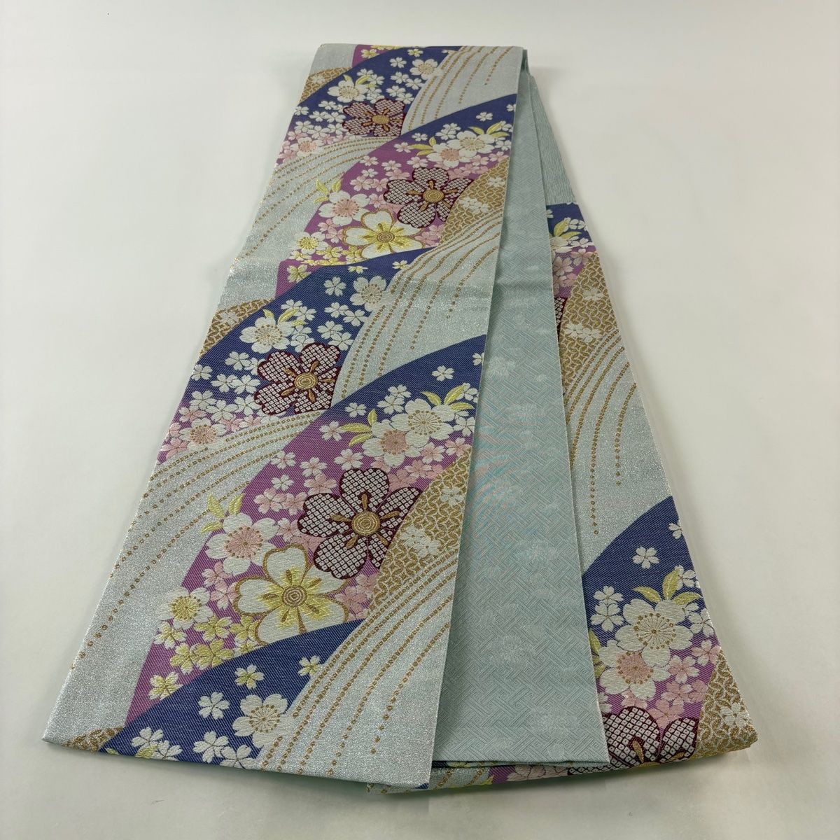 袋帯 秀品 桜 刺繍 金糸 銀色 六通 正絹 【中古】 - メルカリ