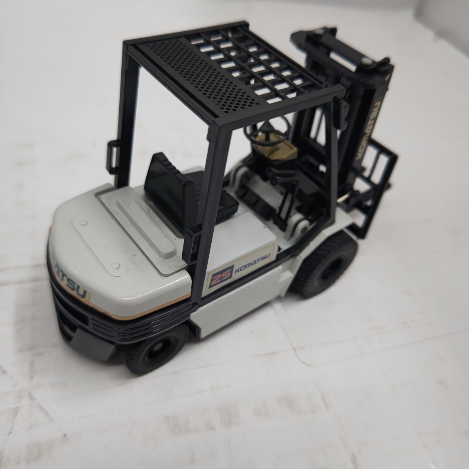 h62359 KOMATSU 小松フォークリフト 1/20 FD25-11ミニカー 置物 玩具