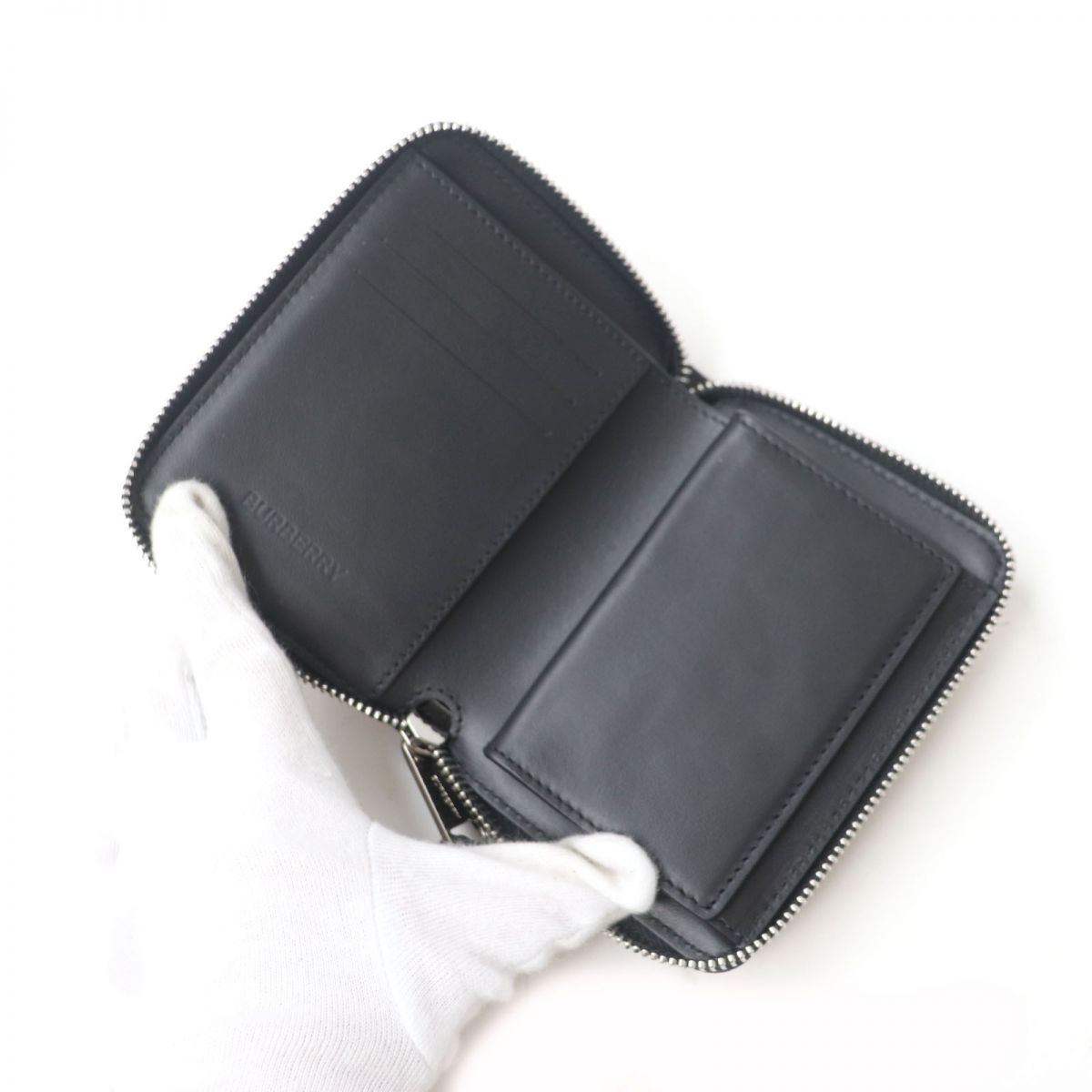未使用品★バーバリーロンドンイングランド 8021188 カラビナ付 ラウンドZIP 二つ折 ホログラムチェック ウォレット/財布 茶系 保管袋付き 未使用品★バーバリーロンドンイングランド 8021188 カラビナ付 ラウンドZIP 二つ折 ホログラムチェック ウォレット/財布 茶系 保管袋付き