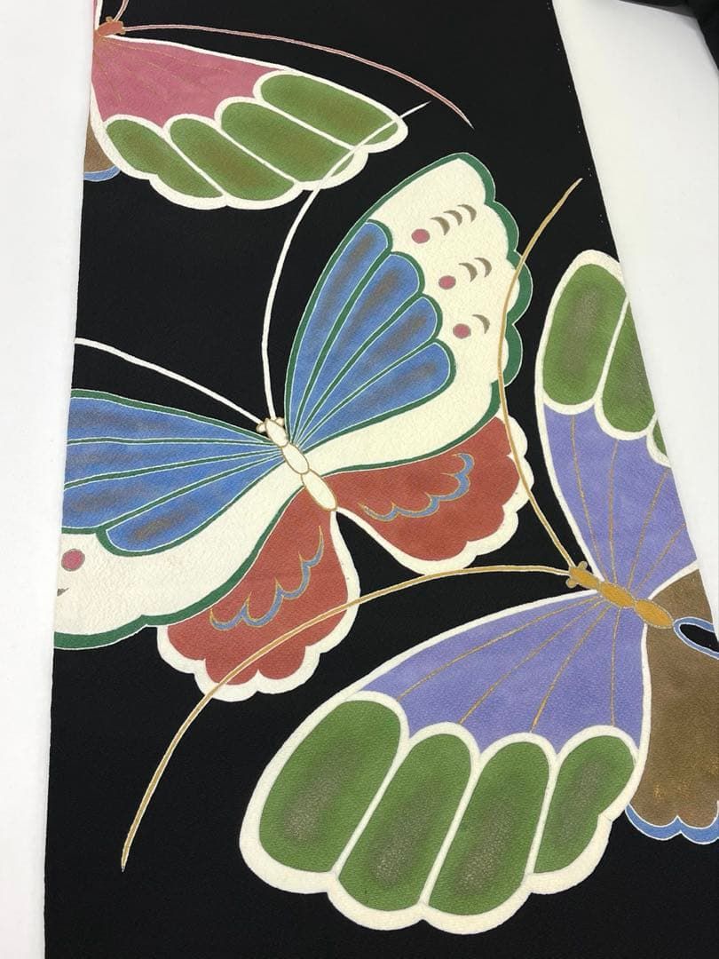 ジュサブロー 辻村寿三郎 落款入 振袖 手描き友禅 金彩 ちりめん 正絹 黒地 ジュサブロー 辻村寿三郎 落款入 振袖 手描き友禅 金彩 ちりめん 正絹