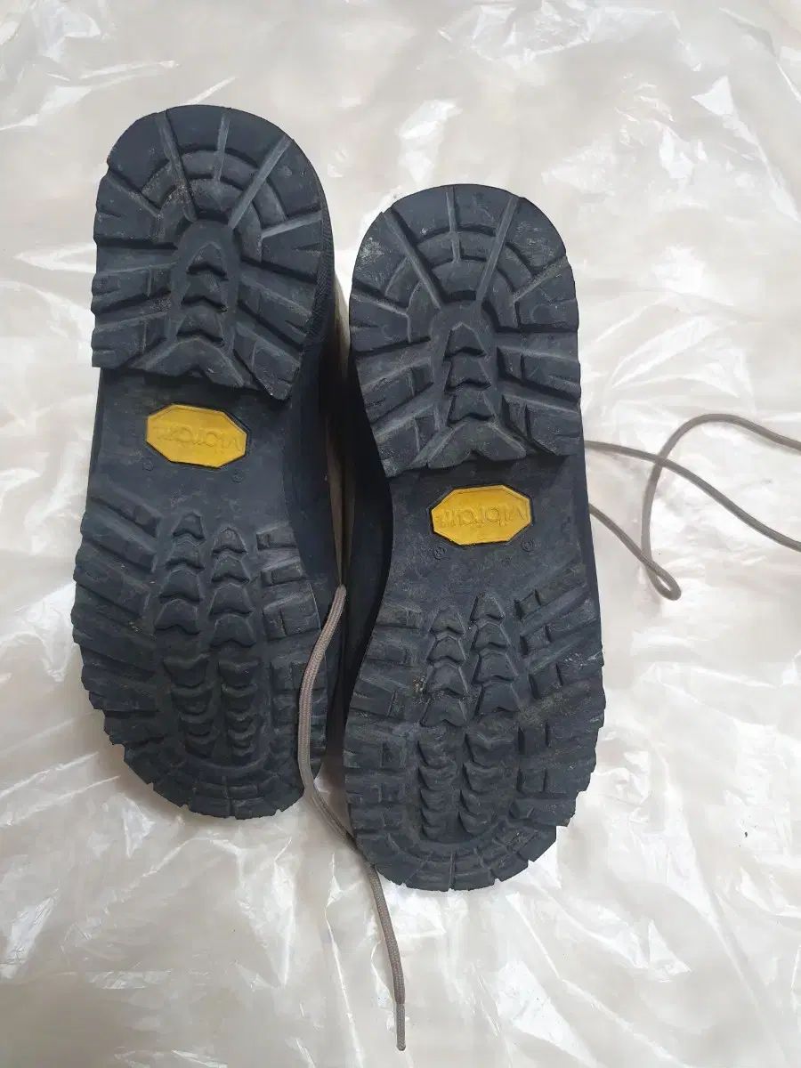 AKU イタリア製ハイキングブーツ OLIVEOS_COM_TR