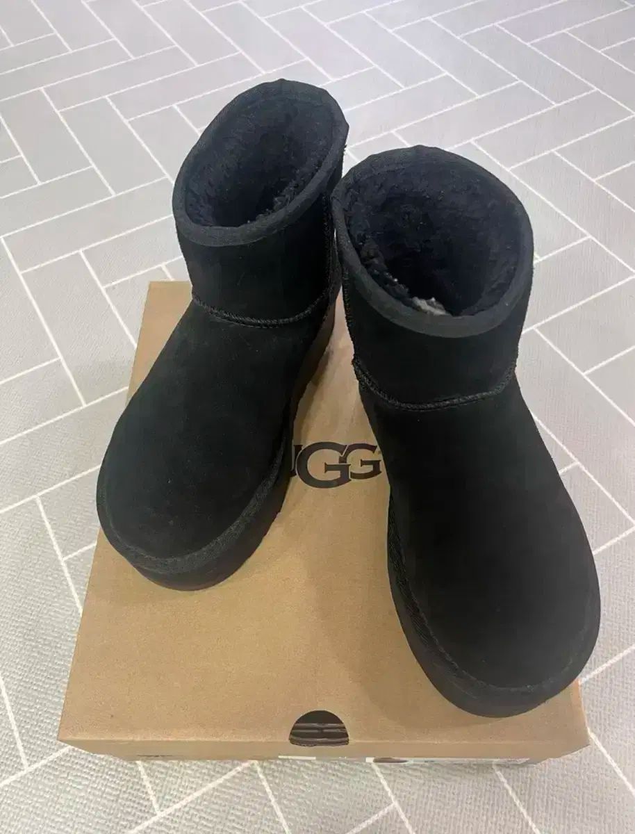 アメリカ アグ ミニフラットフォーム ブラック 230