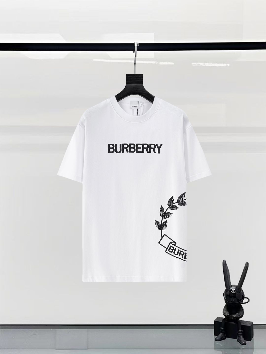 今日特価】BURBERRY 25SS 刺繍ロゴ T シャツ - メルカリ