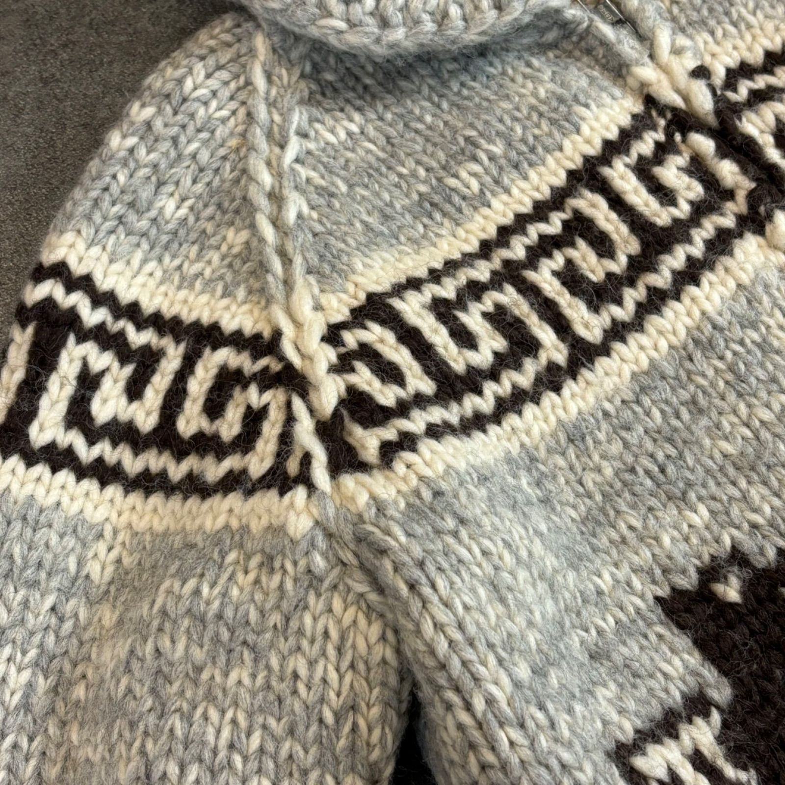 Made in Canada TUAK Eagle Pattern cowichan Sweater Jacket Cardigan 