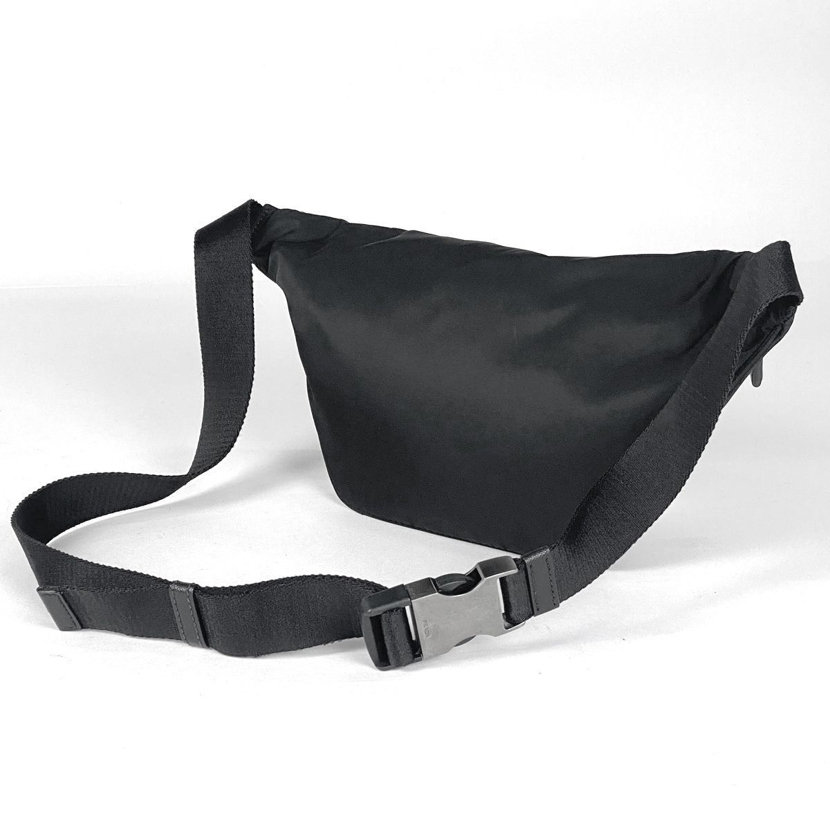 プラダ PRADA ロゴプレート ウエストバッグ ウエストポーチ リナイロン ボディバッグ ナイロン ネロ ブラック レディース