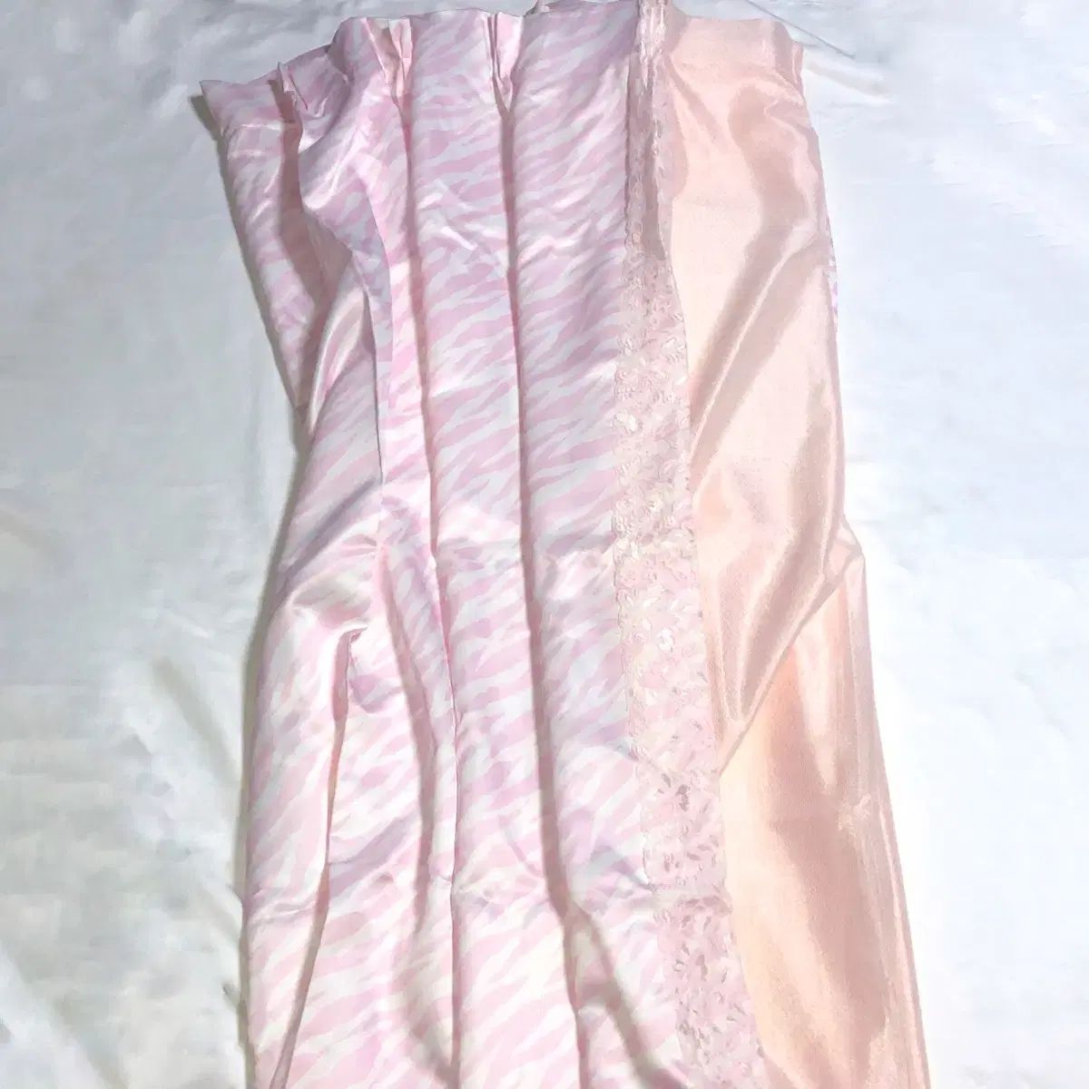  ピンク ゼブラ レース スポーツブラ 150 x 135 cm その他 アクセサリー