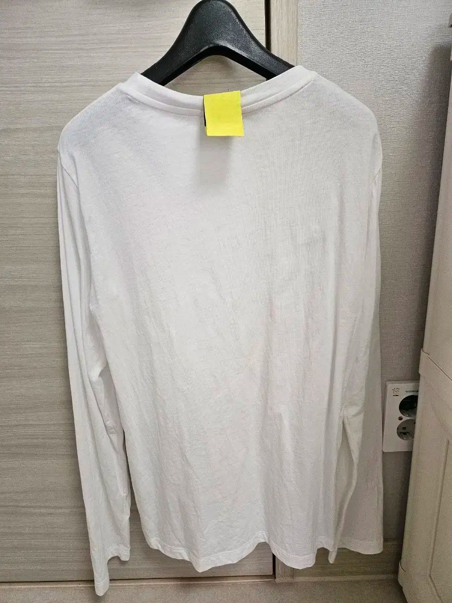 白 Tシャツ