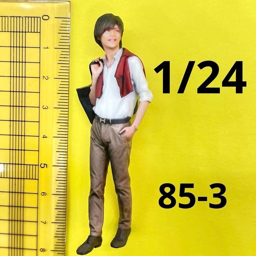 1/43 男子学生　フィギュア3体　完成品　ミニチュア　1/64より大 1/24 85-3 男性 フィギュア 完成品 1/64より大 ミニカーに