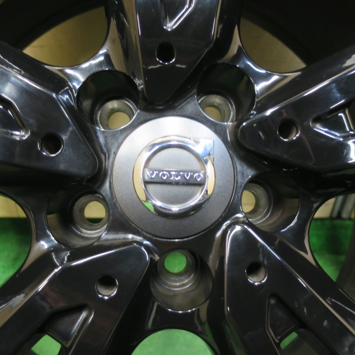 【予約受付開始】 バリ溝 22年 キレイ 9分 ボルボ 等 EUROTECH GAYA SOLI 235 55R18 スタッドレス ピレリ アイスゼロ アシンメトリコ ユーロテック ガヤ ソリ 18インチ PCD108 5H 5092203イス 海外ファッション通販。