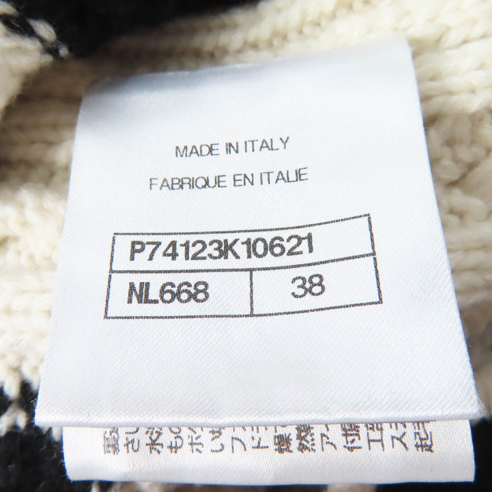 極美品☆CHANEL シャネル P74123K10621 カシミヤ ココマークボタン 深Vネック 長袖 ニット ホワイト ブラック 38 伊製 正規品 レディース CHANEL - 極美品☆CHANEL シャネル P74123K10621 カシミヤ ココ