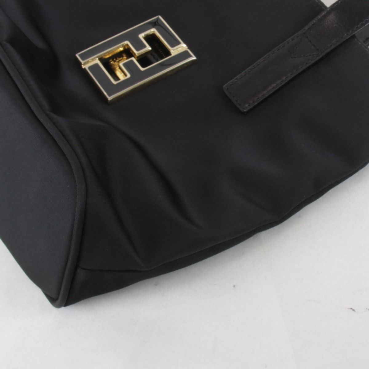 専用 FENDI 2way ショルダーバッグ FFモチーフ金具 ブラック 極美品 FENDI ナイロン 2way ショルダーバッグ FFロゴ 金具 黒