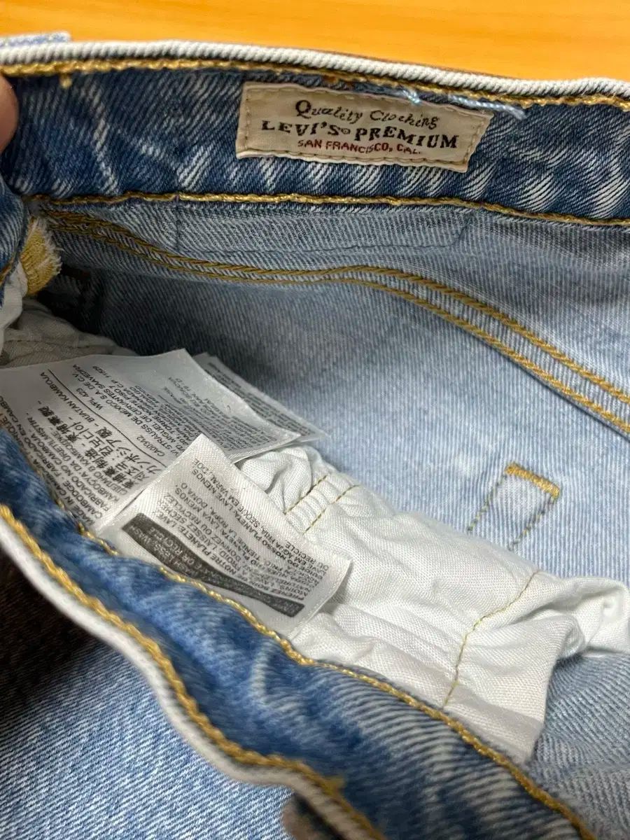 27 LEVI