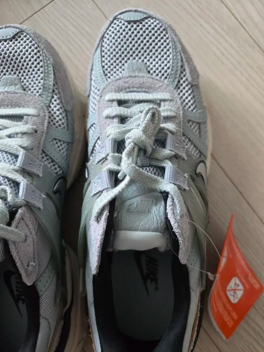 NIKE ナイキ V2K RUN スニーカー