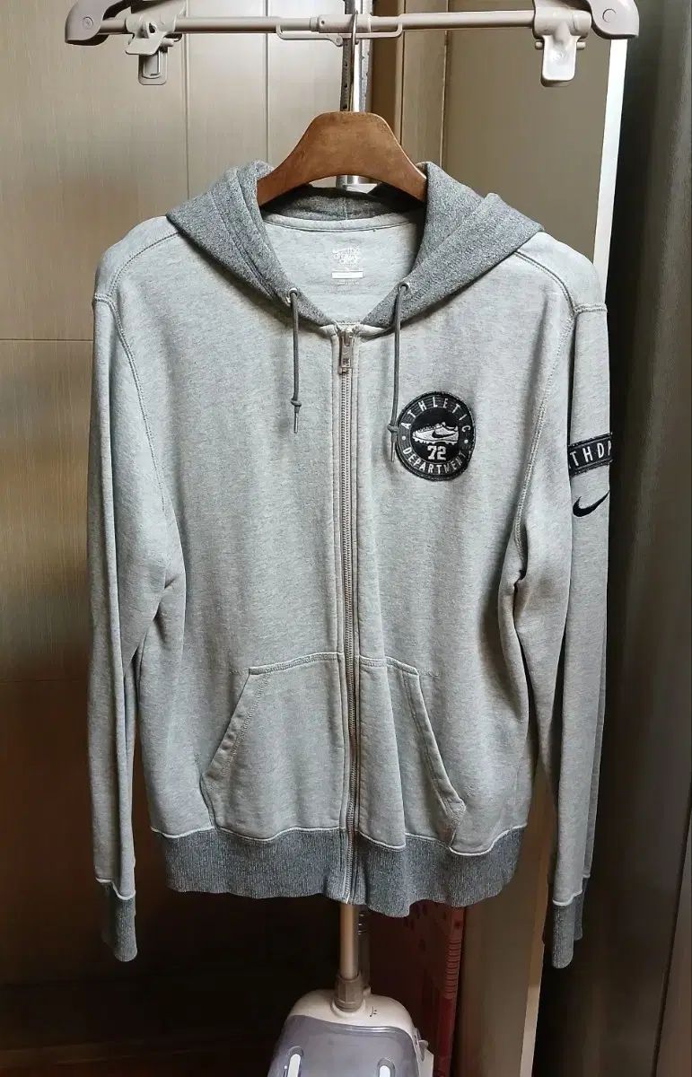 メンズ Nike(ナイキ） フード付き ジップアップパーカー （ 105 ）