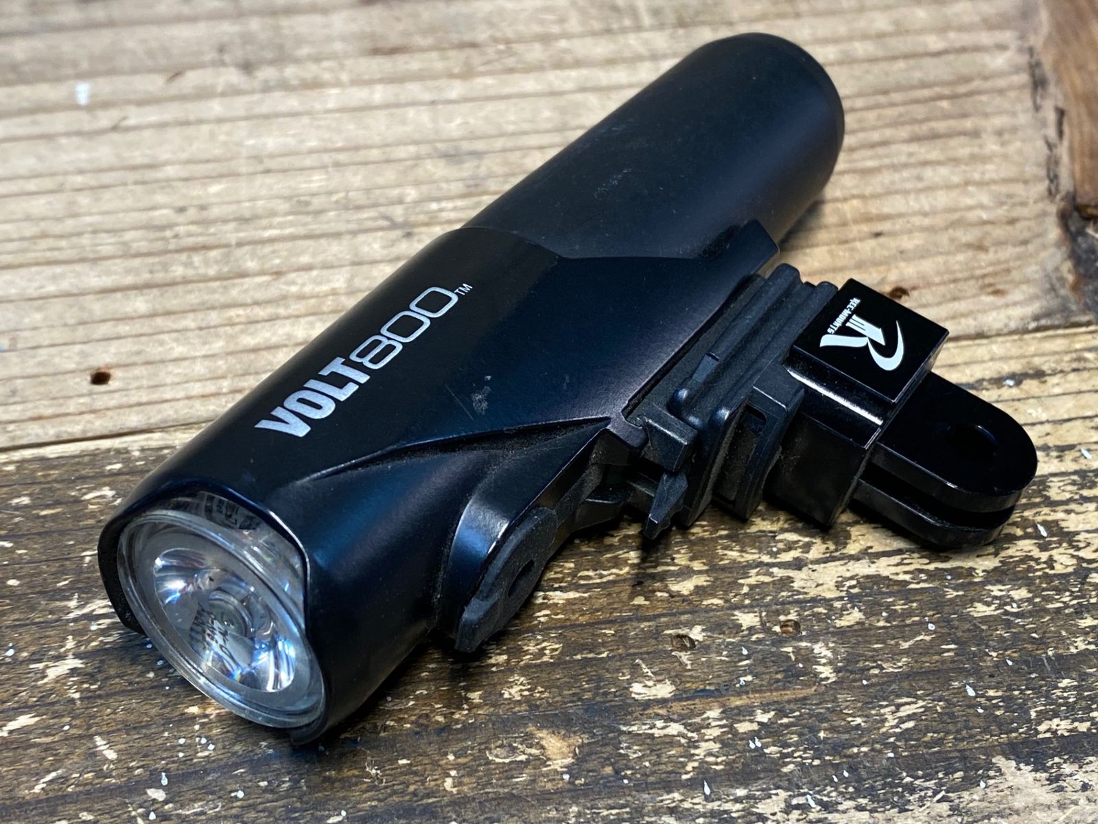 CATEYE キャットアイVOLT800NEO フロントライト サファイアブルー CAT EYE ( キャットアイ ) フロントライト VOLT 800 NEO HL-EL475RC