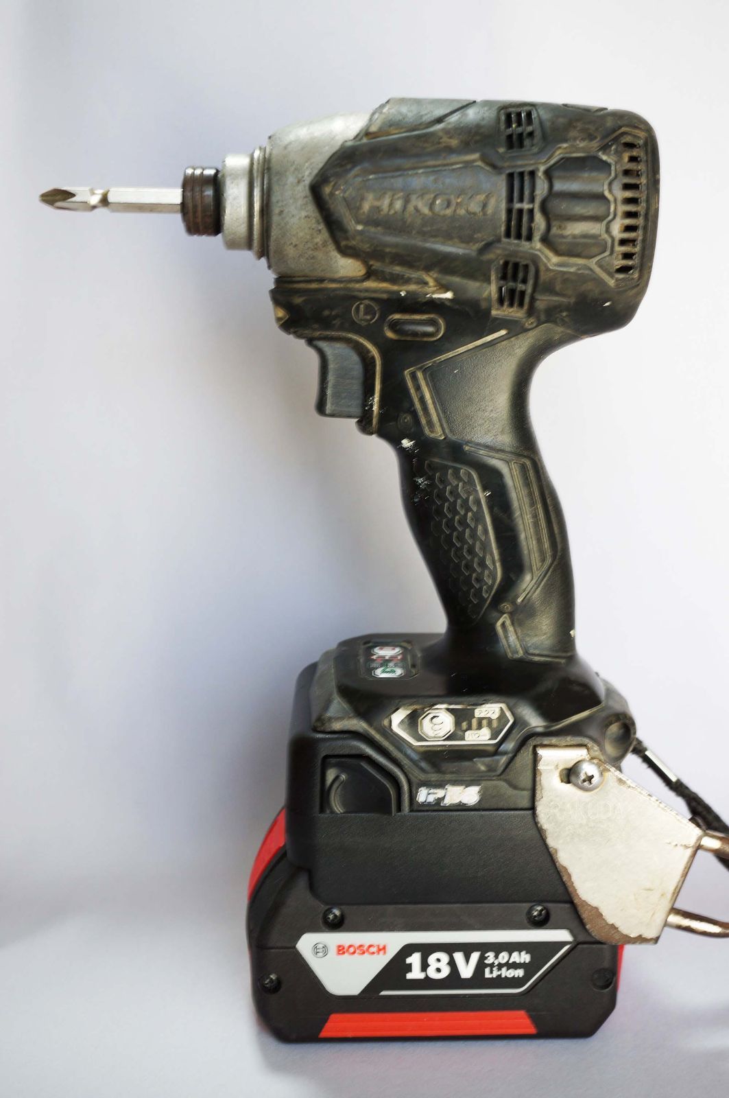 ⑧◇日立(HKOKI)のドリルをボッシュ(BOSCH)の電池使用アダプター 
