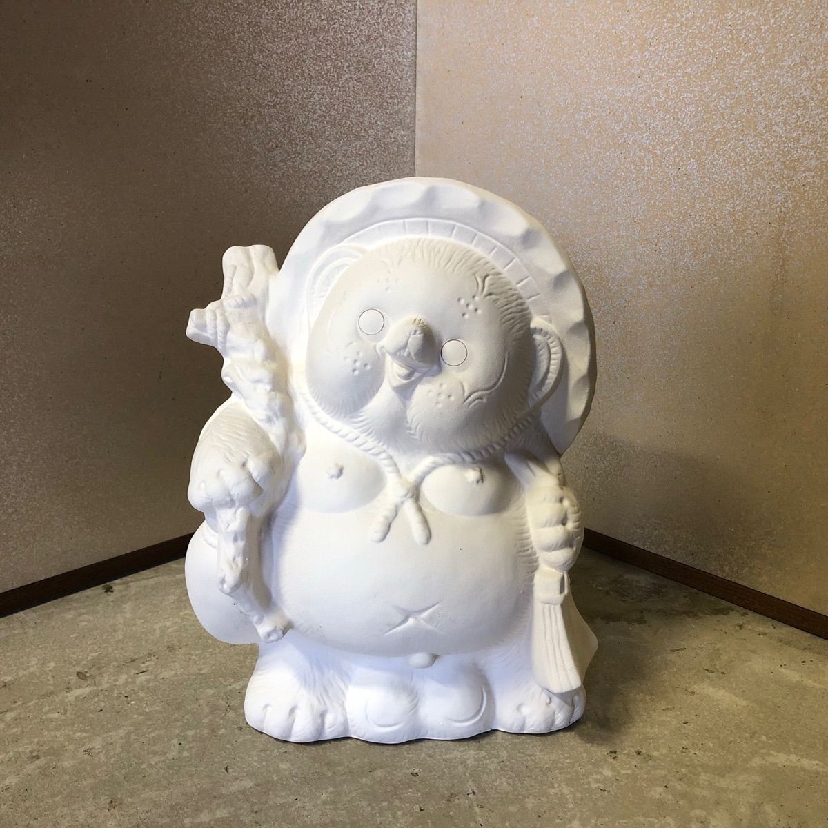 【信楽焼】狸　置物　ホワイト