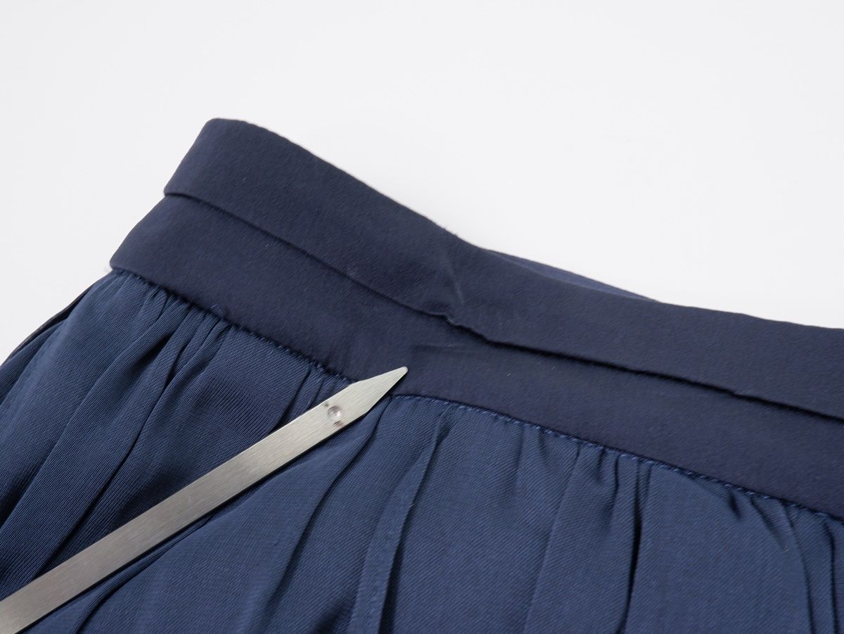 CYCLASシクラス レーヨンシルク ランダムタックギャザーフレアスカート  