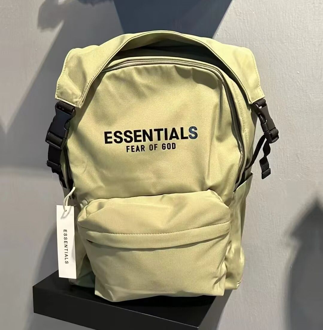 新品未使用 FOG ESSENTIALS エフオージーエッセンシャルズ バックパック トラベルバッグ 学生カバン 男女兼用 - メルカリ