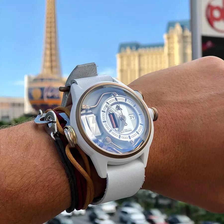 【昌】ELECTRICIANZ （エレクトリシャンズ）ZZ-A1C The Electricianz S.Now Gold White Limited Edition Watch Zz