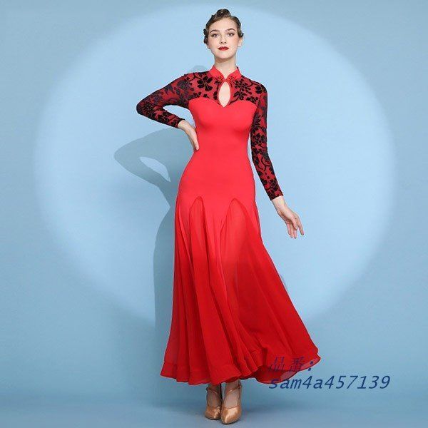 広がる裾 競技用ドレス