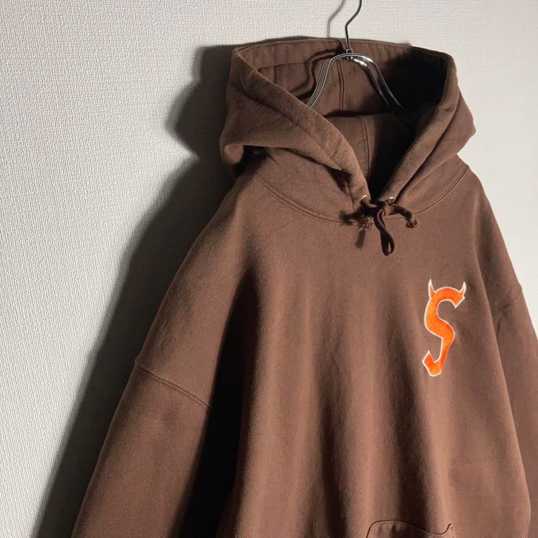 堀米雄斗着用】SUPREME パーカー 刺繍ツノSロゴ 茶 2XL - メルカリ