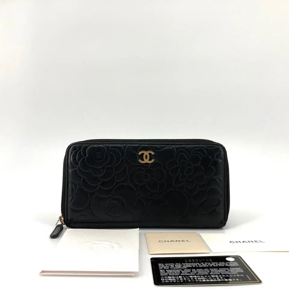 CHANEL シャネル　財布　カメリア　ラウンドファスナー　 ラムスキン　美品 CHANEL シャネル 財布 カメリアラウンドファスナー長財布