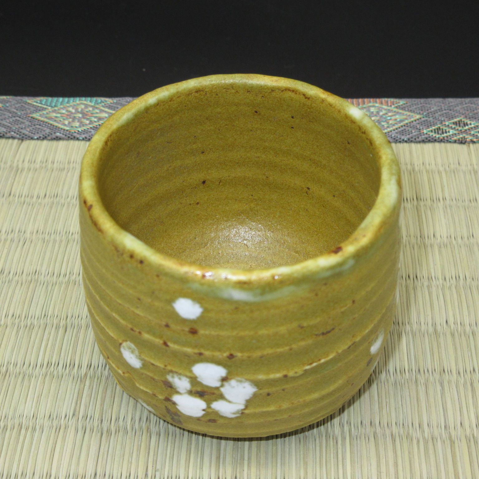 ☆陶器 瀬戸物 美濃焼 白山窯 黄瀬戸 梅柄 酒器 猪口 盃 ぐい呑