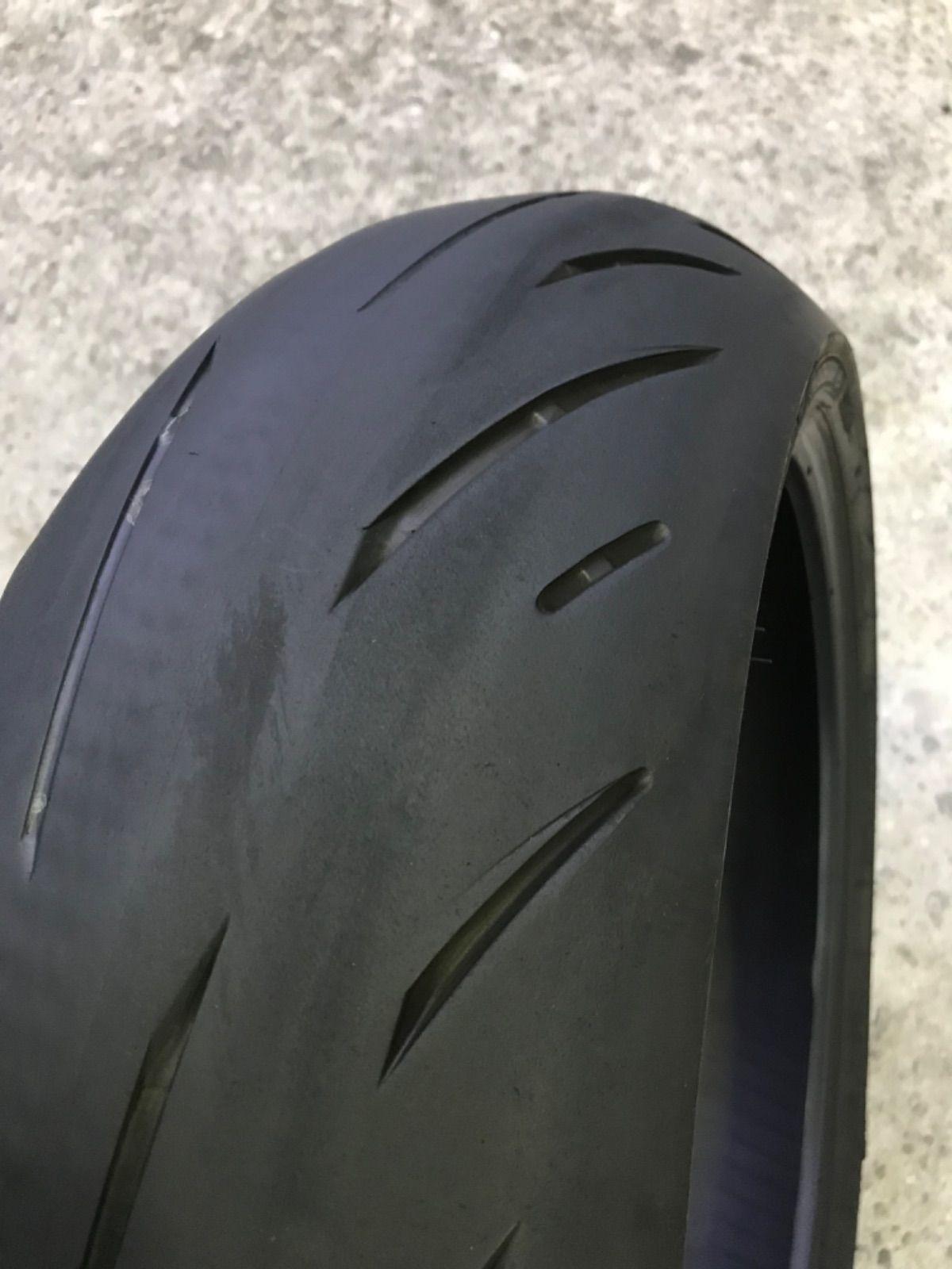 BRIDGESTONE バトラックス S22 190/50ZR17 385 - メルカリ