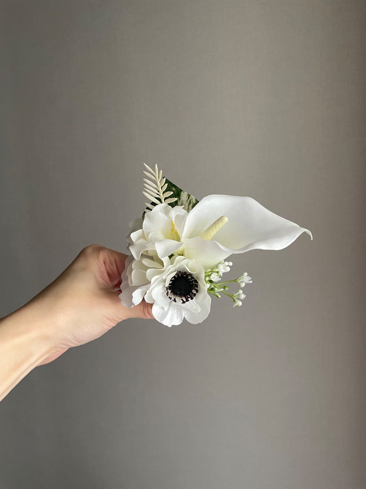 white×naturalgreen クラッチブーケ ウェディングブーケ ブートニア