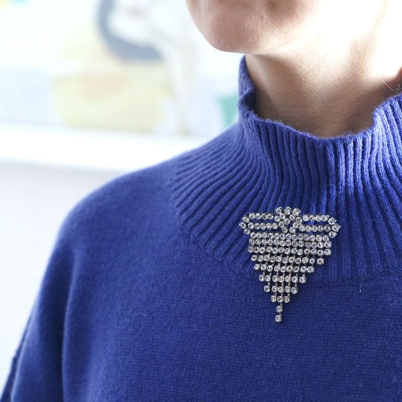 ヴィンテージ揺れるクリスタルガラスストーンのブローチ 売れ筋 W6.5