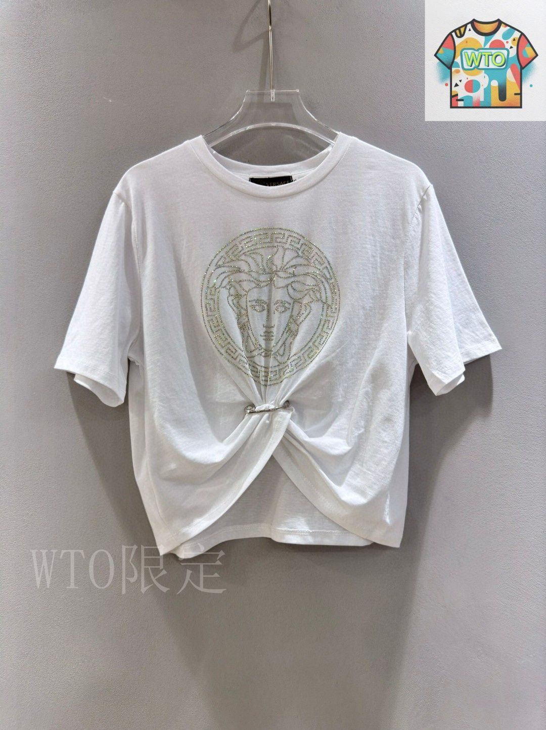 お得❣️ ヴェルサーチェ　アイボリー　シャツ　メデューサ　ボタン　金　クリア お得❣️ ヴェルサーチェ アイボリー シャツ メデューサ ボタン