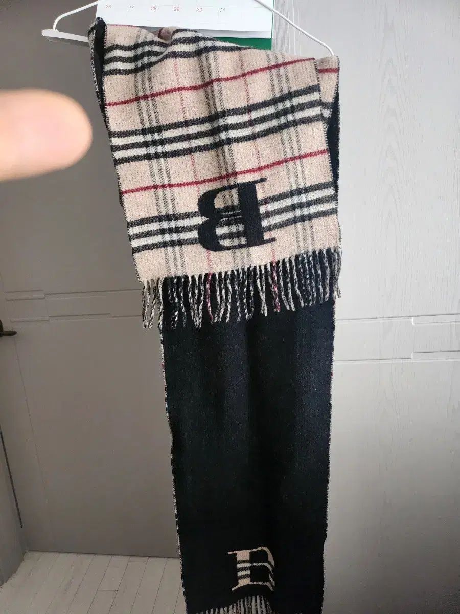 【ほぼ未使用】永遠の定番 バーバリー BURBERRY カシミヤ100 マフラー Burberry カシミヤ100%マフラー BURBERRY バーバリー マフラー