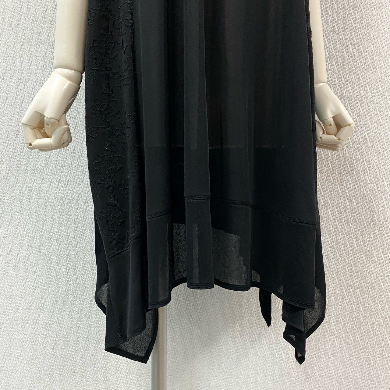 新品タグ付き】TOKUKOプルミエヴォル＊ノースリーブチュニック 71i3