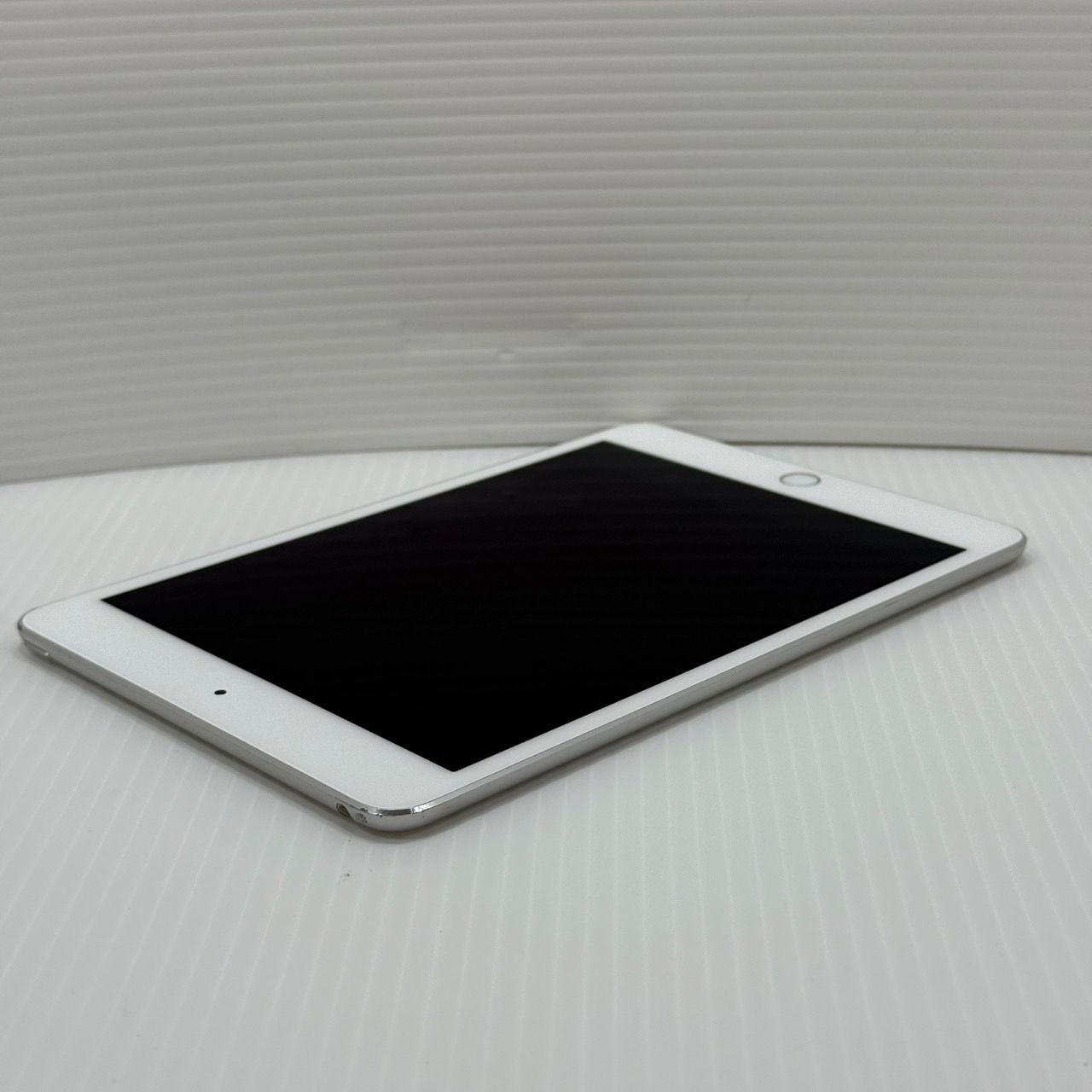 ☆iPad Mini 4 WIFIモデル シルバー128GB（MK9P2J/A）Model