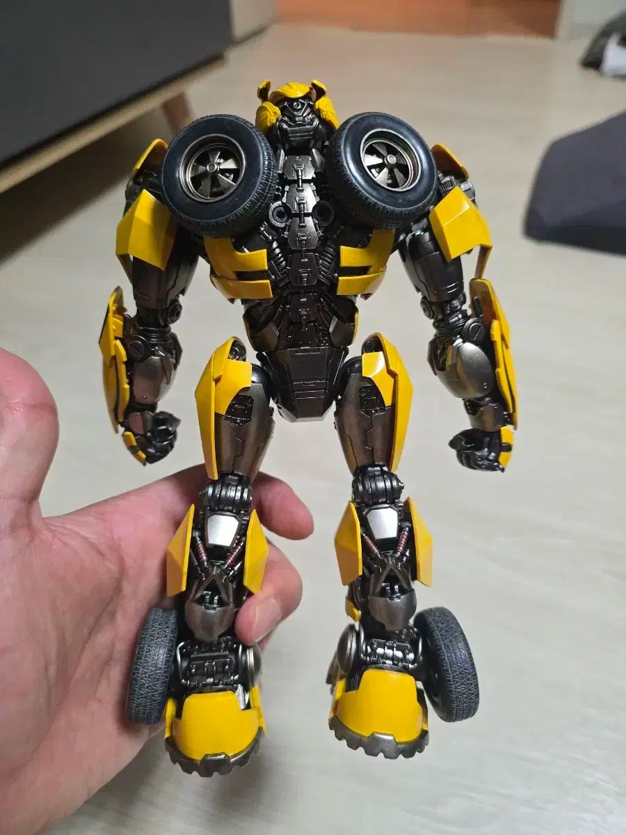 threezero DLX ビーストの 前奏曲 バンブルビー 出品