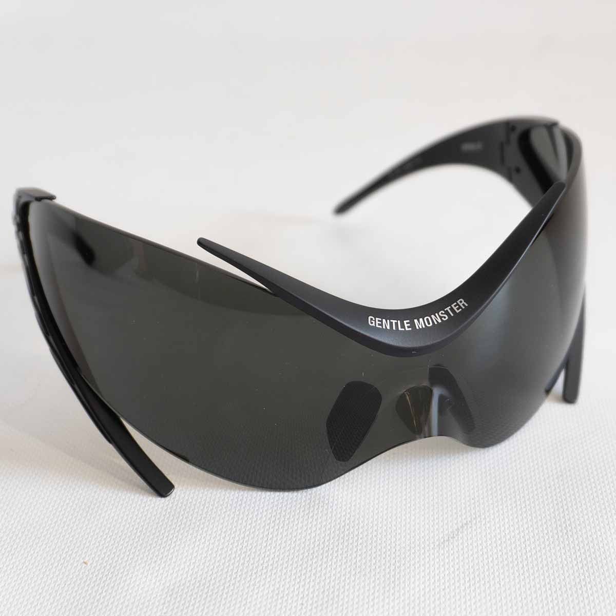 GENTLE MONSTER ジェントルモンスター Lang サングラス ブラック レッド プラスチック アイウェア 小物 65☐17 美品 中古  64507 – Casanova Vintage