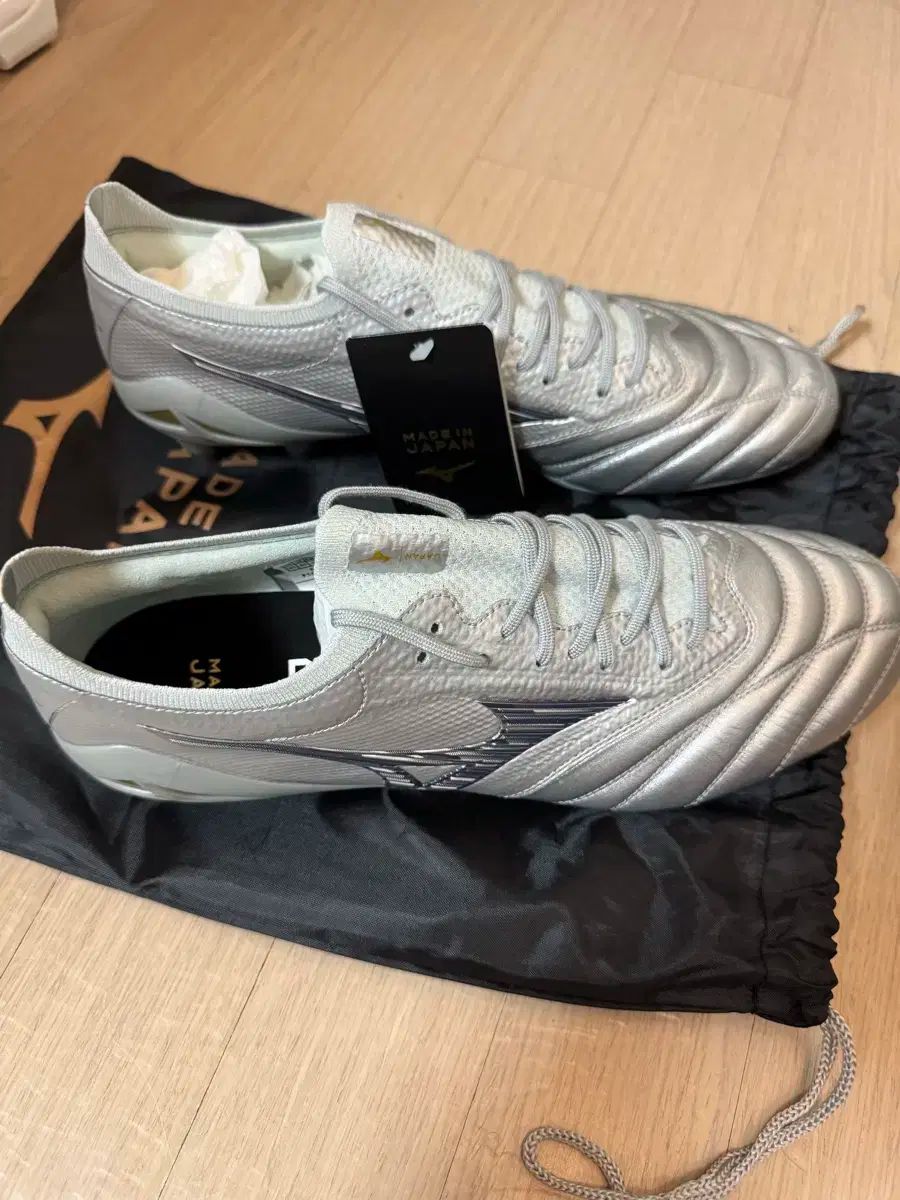 モレリア ネオ4 ジャパン 27.5 ミズノ モレリアネオ4 JAPAN シルバー