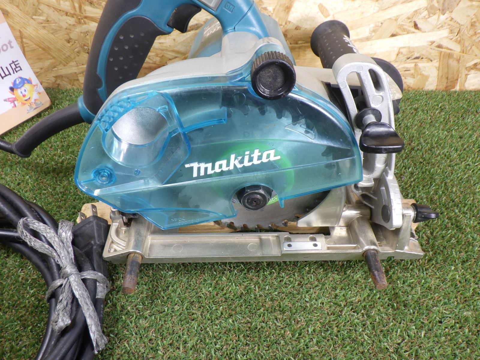 木材の溝切りに マキタ 小型ミゾキリ 3005BA ベースのねじが1本違います コード式 現状お渡し 電動工具 品