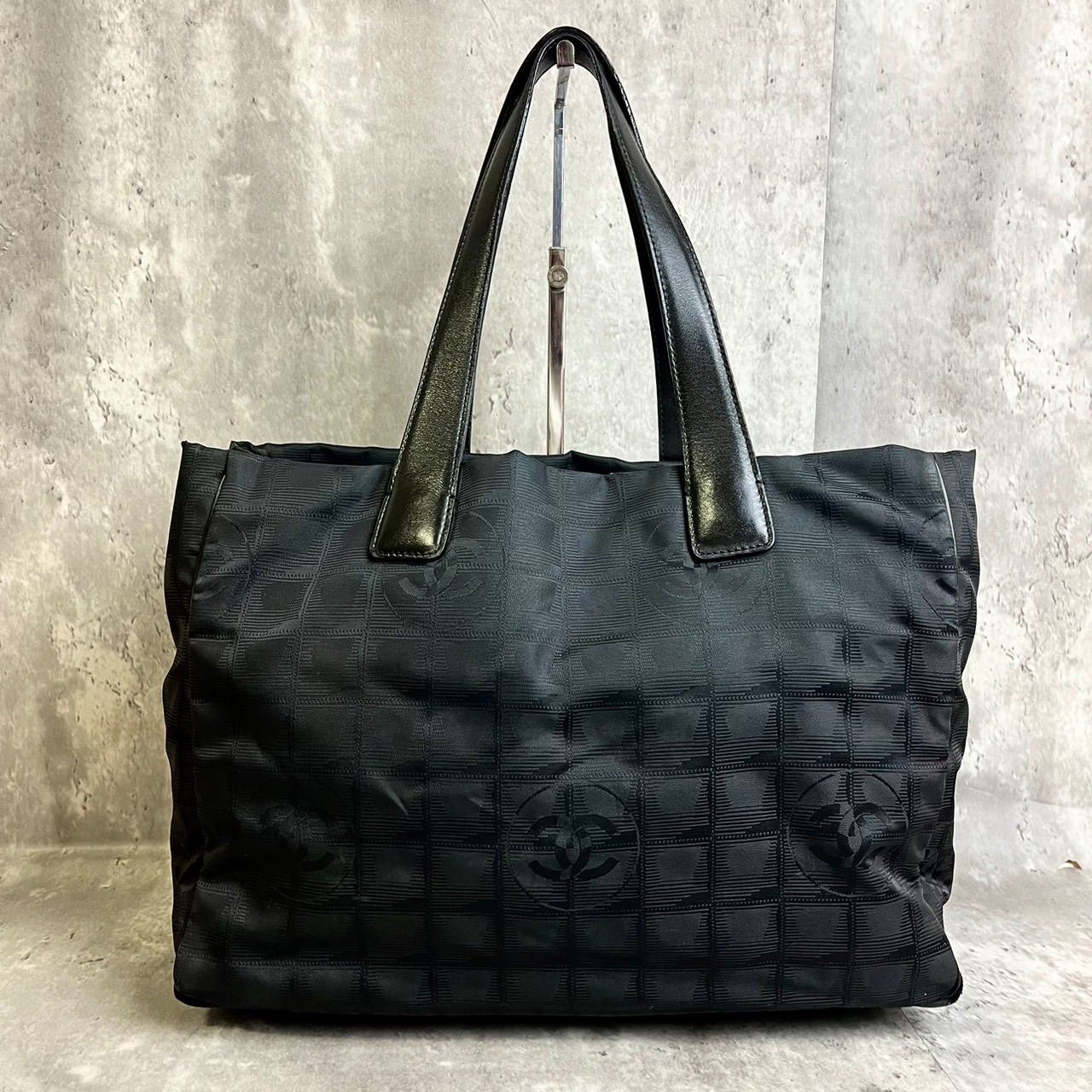 美品 ハンドバッグ 斜め掛けもできる A4可能 A4収納可能/ シャネル 