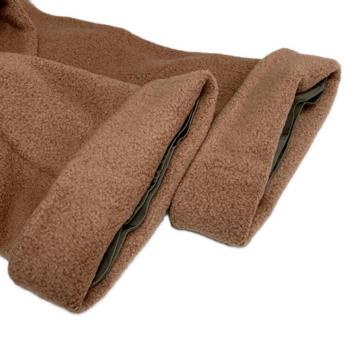 ピンクベージュ