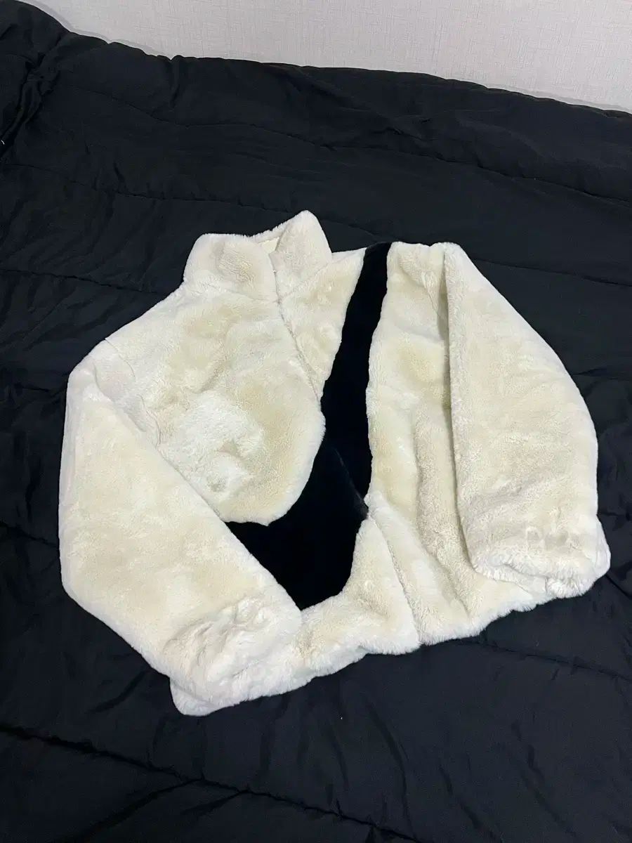 NIKE ナイキ スウッシュ アイボリー ファー ジャケット s