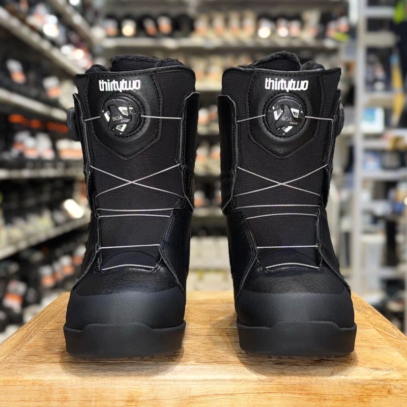 OUTLET】24-25 THIRTYTWO LASHED DOUBLE BOA W'S カラー:BLACK WHITE