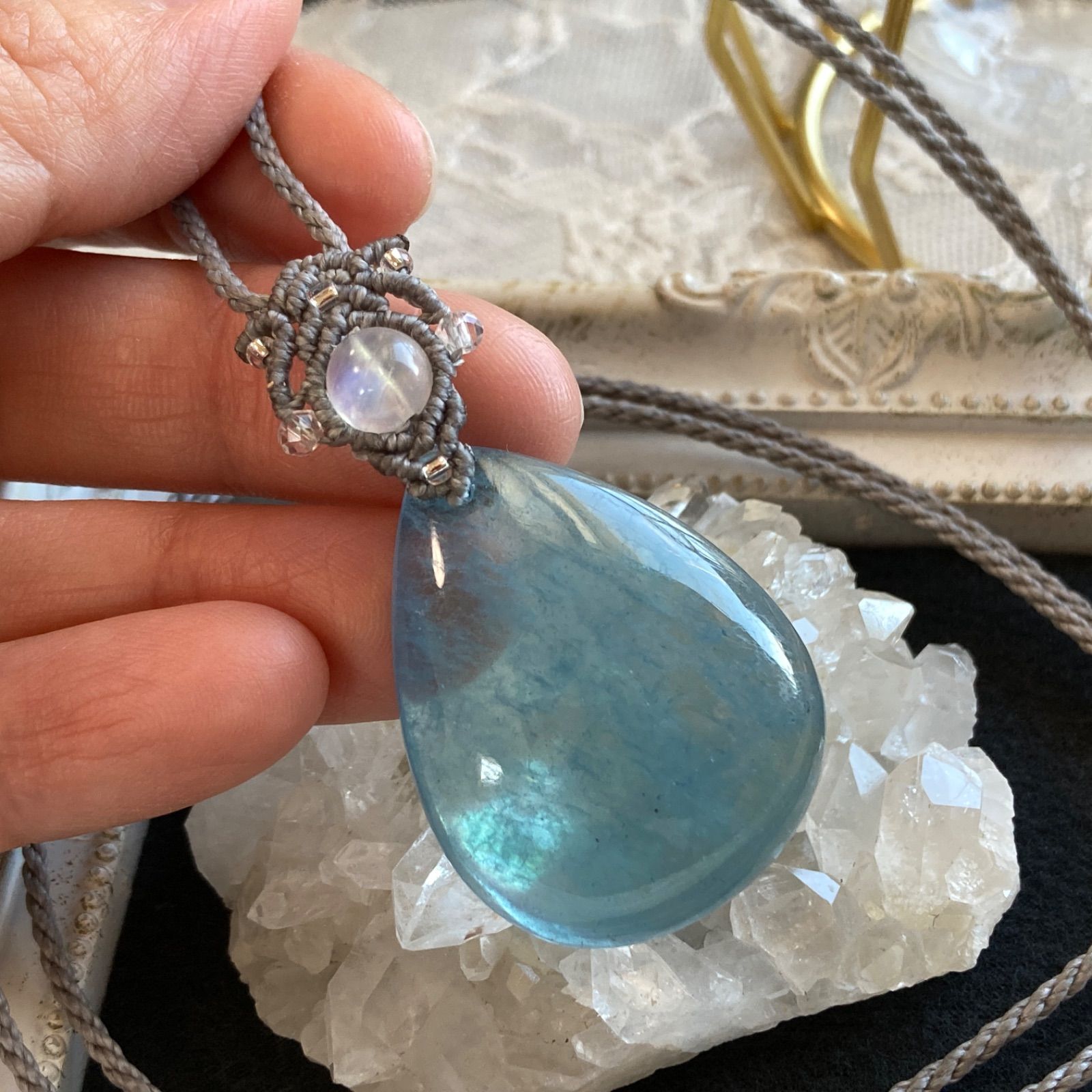 希稀』ミントブルーアクアマリンのマクラメペンダントネックレス