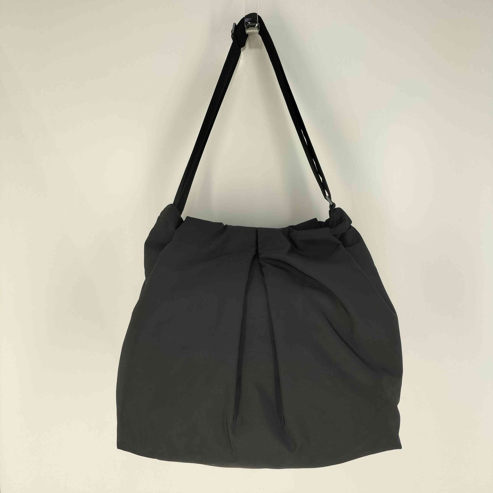 【完売品希少】COS コス オーバーサイズ ドレープクロスボディバッグ ブラック コス COS OVERSIZED DRAPED CROSSBODY BAG オーバーサイズ