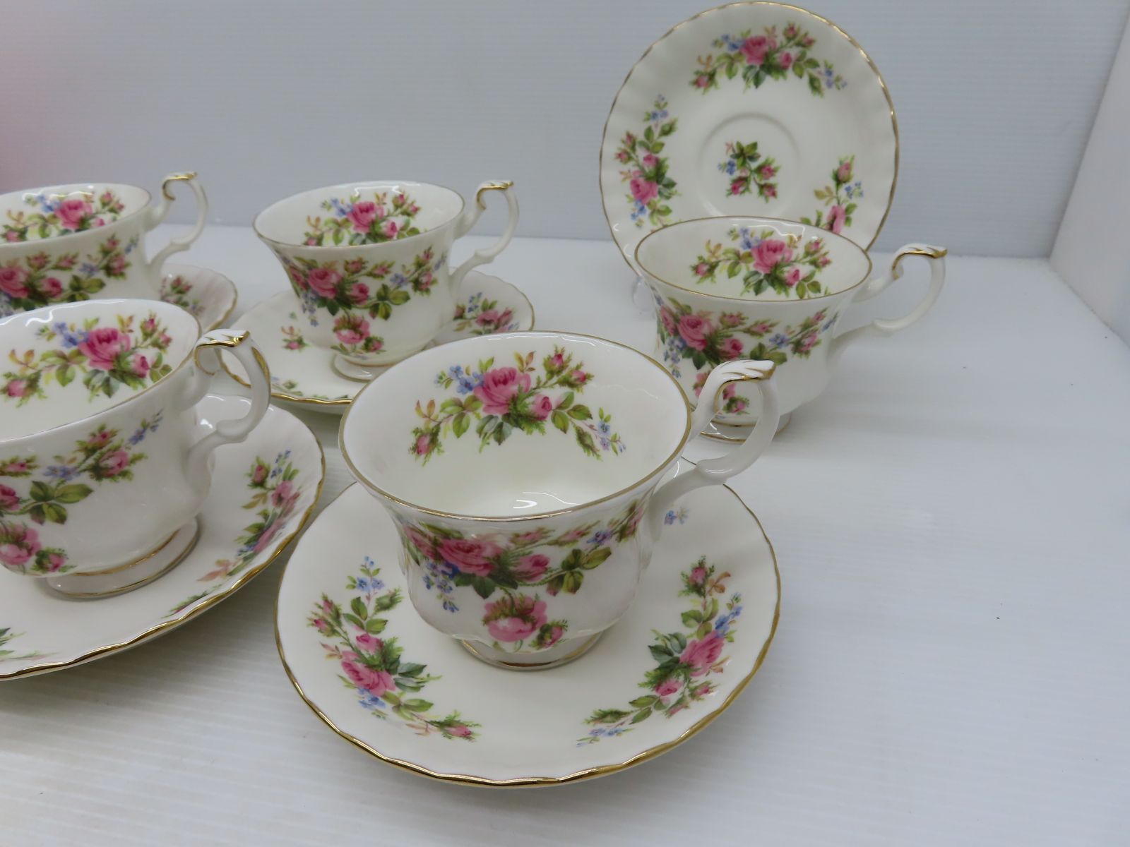 ROYAL ALBERT Born China カップ&ソーサー 6客セット MOSS ROSE 金彩 (B5-221) - メルカリ